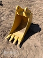 Used 2017 Deere 18IN310 Bucket